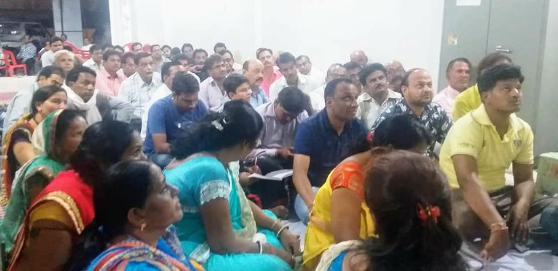 AshokJainDhar's tweet photo. मनावर विधानसभा के कालीबावड़ी तथा मनावर क्षेत्र में भाजपा प्रत्याशी श्री #छतरसिंहदरबार को विजयी श्री दिलवाने हेतु कर्मठ कार्यकर्ताओ के बीच।🚩
#DilSeModi
@BJP4MP @BJP4India @ChouhanShivraj @MPRakeshSingh @suja @ChawdaJaypal https://t.co/BibhiTfsHD