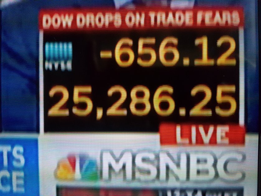 eleanor_rigby49's tweet photo. @TheDailyEdge @ResistanceJane #BestDropEver @realDonaldTrump
@larrykudlow 
Did you tip off your Republican cronies? SEC needs to investigate. Crap it's over -700 now! https://t.co/iAqc4O82U3