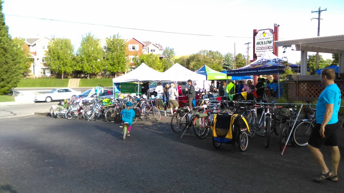 ACHDCommuteride's tweet photo. *Fun Alert!* Boise Bike Week kicks off at @HighlandsHollow tonight. Live music, good fun, and lots of info on biking from our friends at Dirt Dolls, @swimba, @boisegreenbike, @loveBBP, & more! #MayinMotion #BoiseBikeWeek https://t.co/Kns3qnyCcO