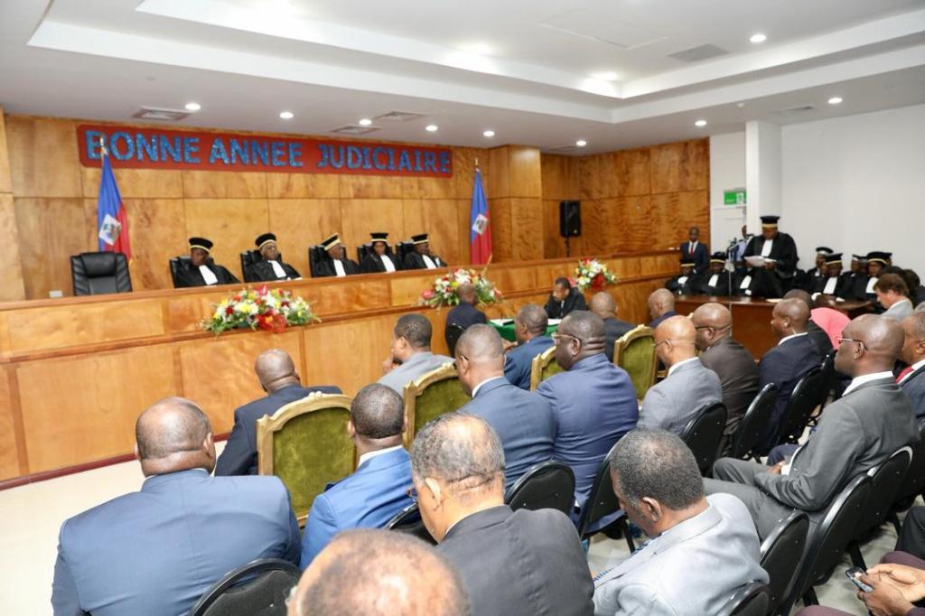 rezo_nodwes's tweet photo. Corruption et trafic d’influence : la justice haïtienne mise à genoux! https://t.co/wQvxyKWlJ0 https://t.co/ED0e2TL8UC