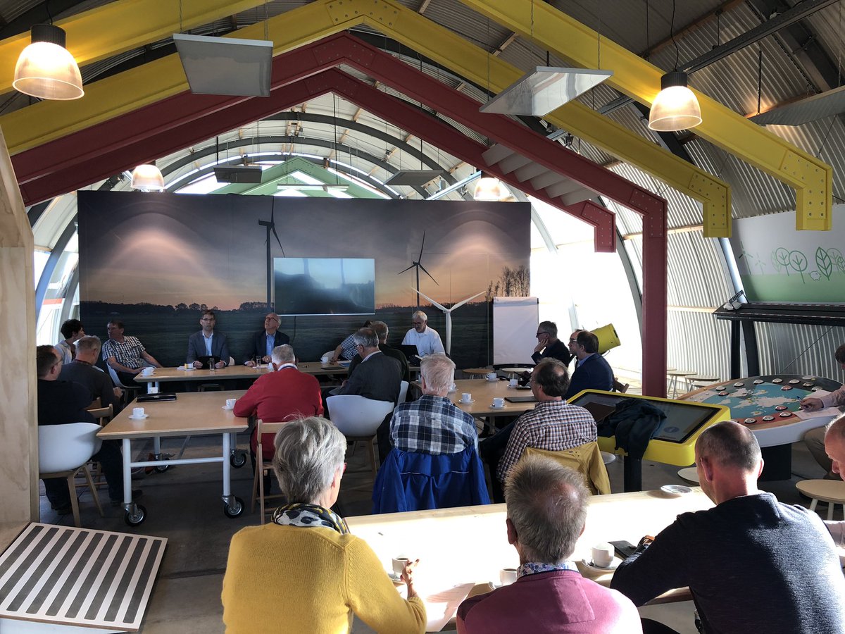 BramSchoonhoven's tweet photo. Bijeenkomst van Energiecoöperatie @Knotwilg10 in het Energielab van Eneco #Vijfheerenlanden https://t.co/4ZXbfGdBVS