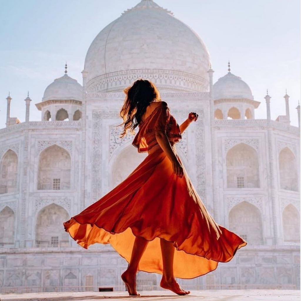 LJacobsenDesign's tweet photo. Dancing into this week like 💃.... 
via @girlsdreamtravel
.
.
.
#wetravelgirls #travelshots #amazingdestination #wanderlust #wanderluster #mondayfunday #laurenjacobsendesign #laurenjacobsen #laurenjacobseninteriors #interiordesigner #interiordesign #interior #studyinteriordesign https://t.co/qxaE543vpp