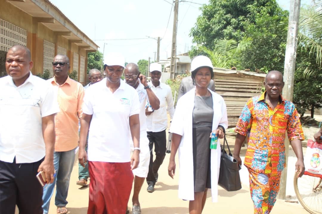 kone_ehui's tweet photo. Le mercredi 27 mars dernier, une délégation de la Direction de la Copropriété,  a effectué une mission d'inspection et de sensibilisation sur les règles de copropriété dans la commune de Yopougon à la Cité DUNCAN https://t.co/3QmcdvryQ8