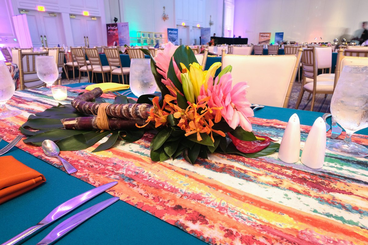 SoCoolEvents's tweet photo. Caipirinha Bar, Floral Centerpieces, Colorful Linens, Can you GUESS this Events Theme!? ✨ https://t.co/l6NOgB8PFu
