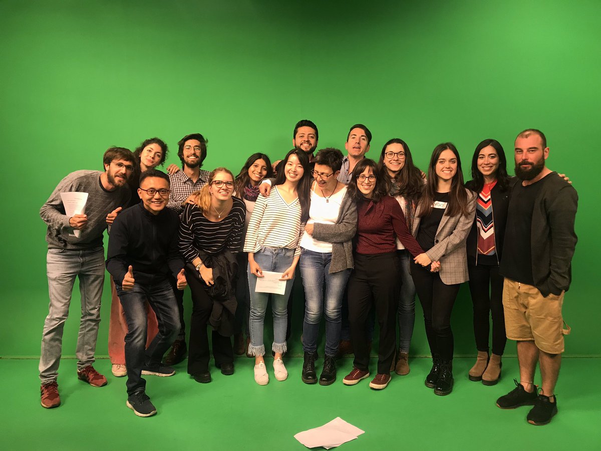 MAReporterisme's tweet photo. Making of d’un programa de continguts culturals al plató virtual #TV #reporterisme #periodismo #journalism https://t.co/nJDzEnhn53