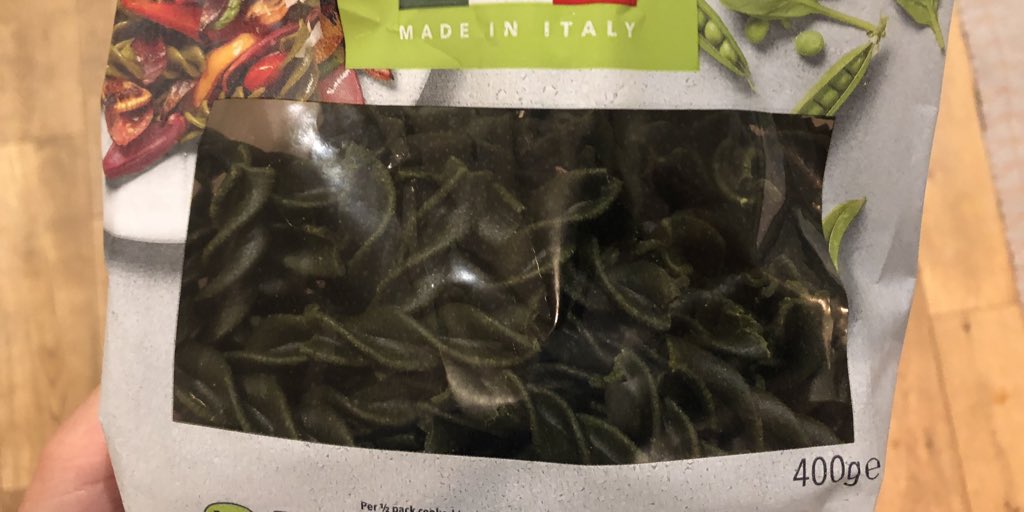 breadandgeller's tweet image. Bought some spinach pasta from the co-op and it tastes of weed haha or what I imagine weed to taste like anyway Mum