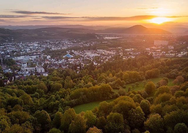 kaischneiders's tweet photo. Early bird.⠀
.⠀
Da sind sie wieder! Diese richtig frühen Sonnenaufgänge, die Stille am Morgen, diese ganze Konzentration auf den Start eines neuen Tages. Ich liebe es einfach.⠀
.⠀
Den wenigen Menschen, denen man begegnet, geht es genauso. Man nickt sich zu, fast schon ve… https://t.co/2BrqABMIeQ