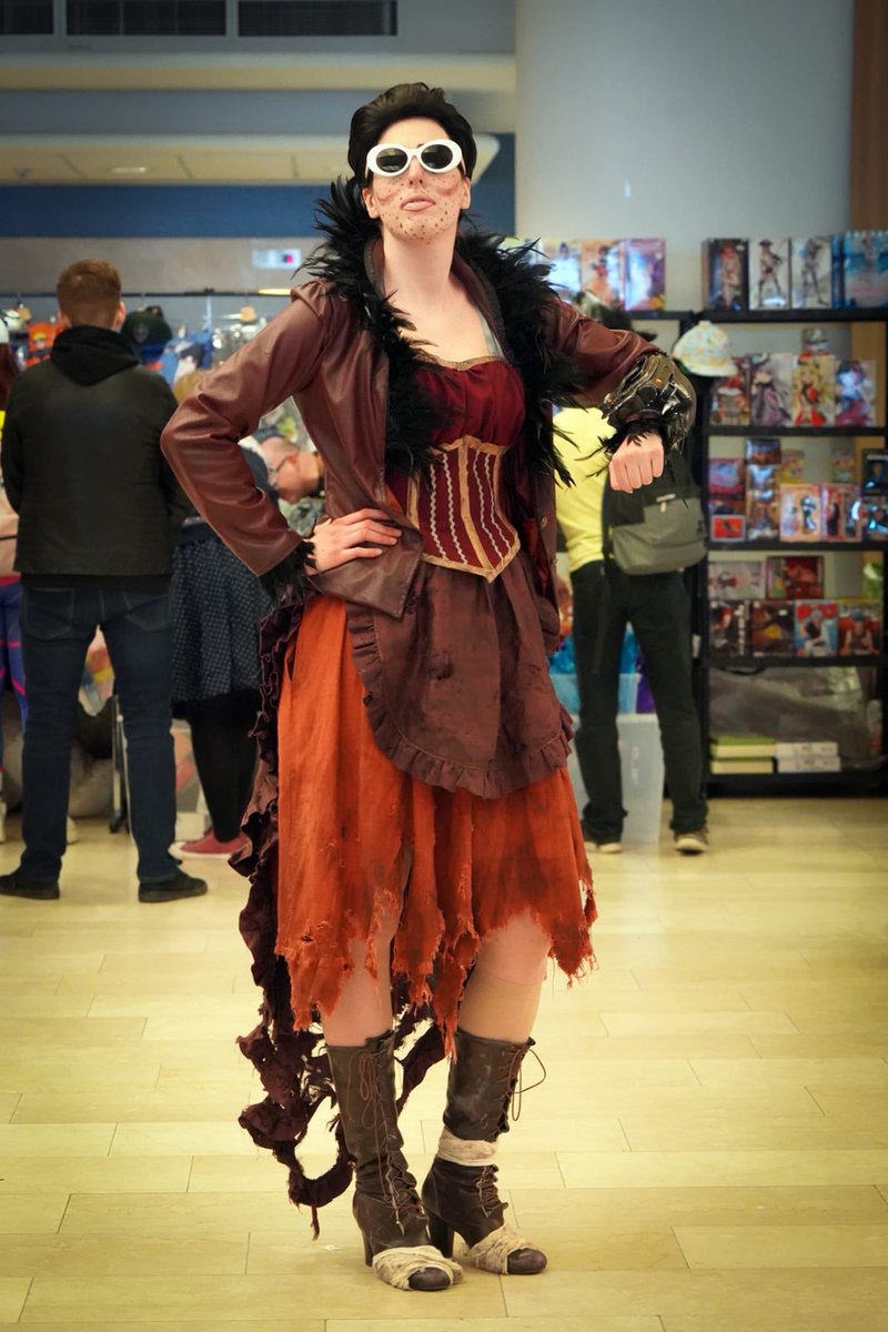 vilmastointi's tweet photo. I DO THIS 💥

I won the Popcult cosplay competition as The Final Pam!! a huge thank you to @JustinMcElroy and @griffinmcelroy for creating such an iconic power lady 💪🏻

1st 📸: Jussi Mankkinen / Yle
2nd 📸: @ssspaju 
cosplayer: yours truly ✨
#popcultfi #cosplay #monsterfactory https://t.co/weUrhnquHJ
