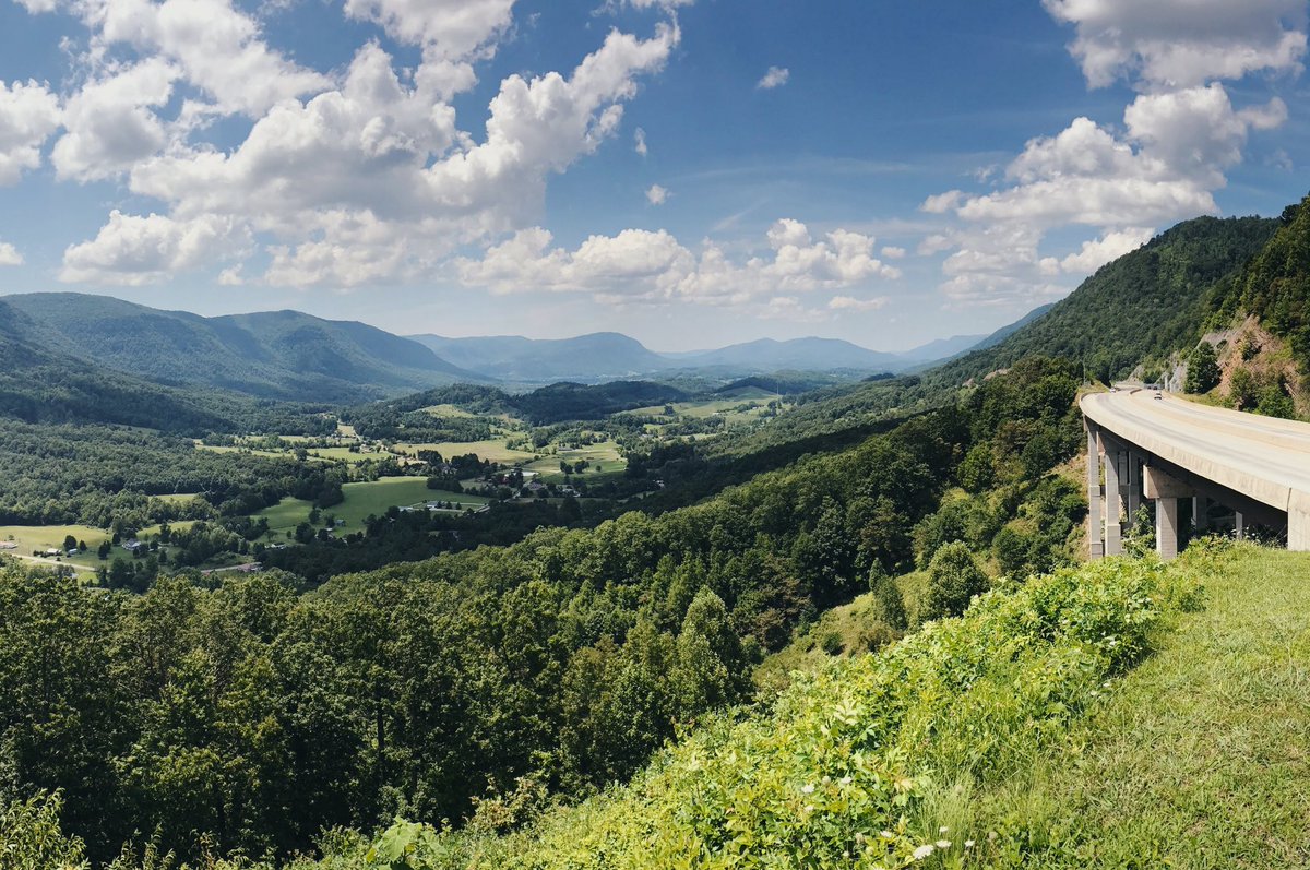 mySWVA's tweet photo. Where’s your favorite drives in #SWVA? ⛰🚐 #LoveVA https://t.co/eLGwEIVfV7