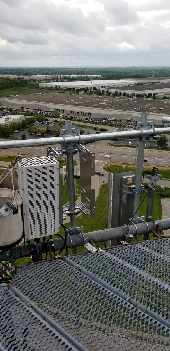 damaker9's tweet photo. Who needs a really good job and isnt afraid of height? https://t.co/EhgU9QvK68