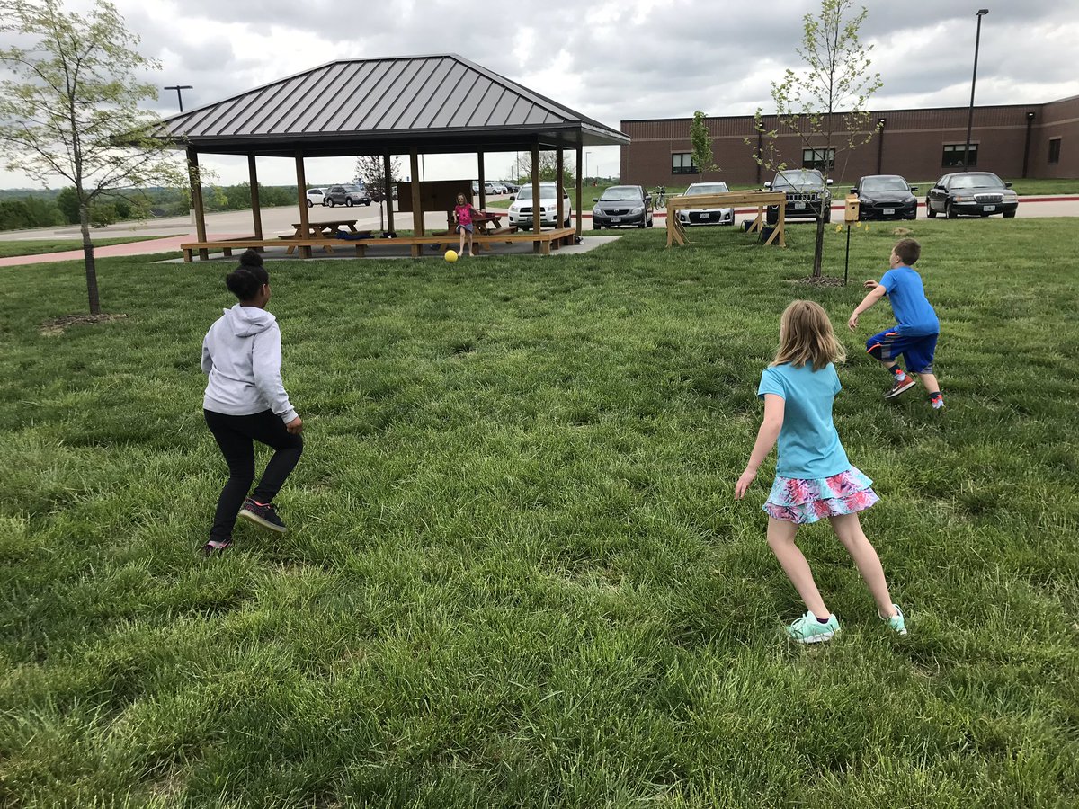 Beautiful weather for lunch and some fun outdoor time with some awesome Timberwolves! Thanks to our PTA for building such a great pavilion!