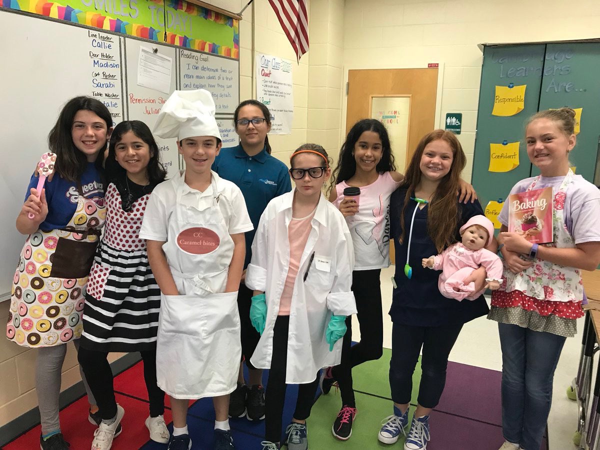 FznPanthers2019's tweet photo. Tuesday is career day for senior spirit week! Wear your uniform for your future career! https://t.co/XyCUT50VFz