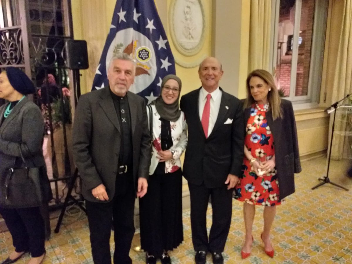 Anmi_ITA's tweet photo. La vice Presidente di #ANMI e presidente di dipartimento #Fatima Khadija Hajou invitata dall'#ambasciatore #statunitense insieme alle altre associazioni musulmane italiane per festeggiare insieme un #iftor nel mese di #Ramadan.
#usa #us https://t.co/RwOwk8jOQR