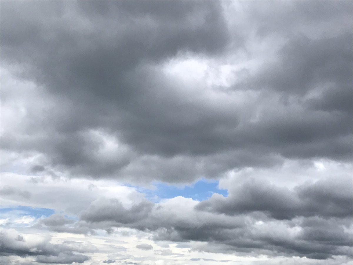 Alessia Bettini on X: "#sprazzi di #cielo #azzurro tra #nuvole #grigie in #transito #attimi #istantanea #photomia https://t.co/NHCz7qdVj9" / X