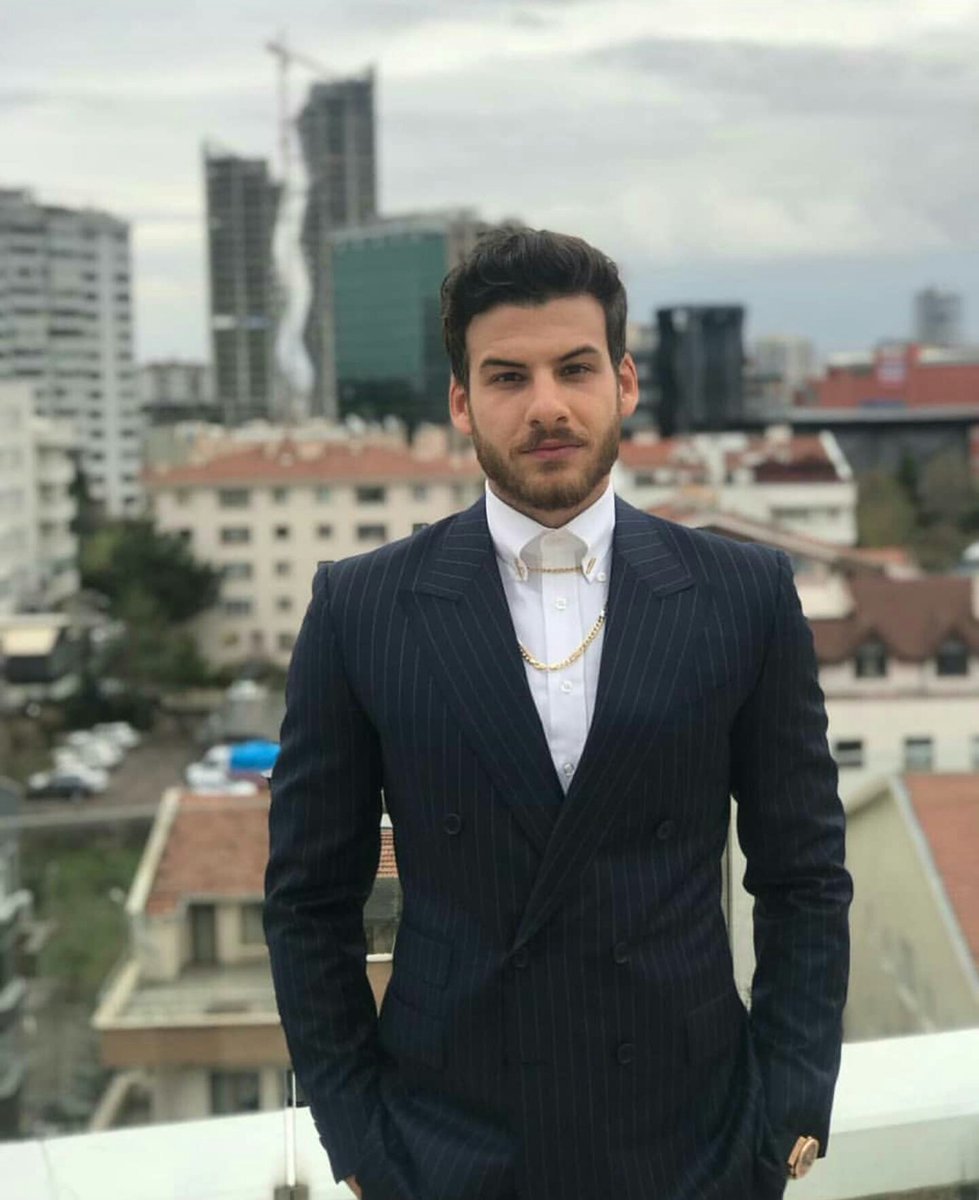 whitedreaams's tweet photo. İyiki doğmuşsun Mert'im nice mutlu ailenle sevdiklerinle ve #mmkfc ile birlikte senelerin olsun💜 seni çoook seviyorum sarı prens💛 #MMK #MustafaMertKoç @MustafaMertKoc1 https://t.co/7GlZJBNaqw