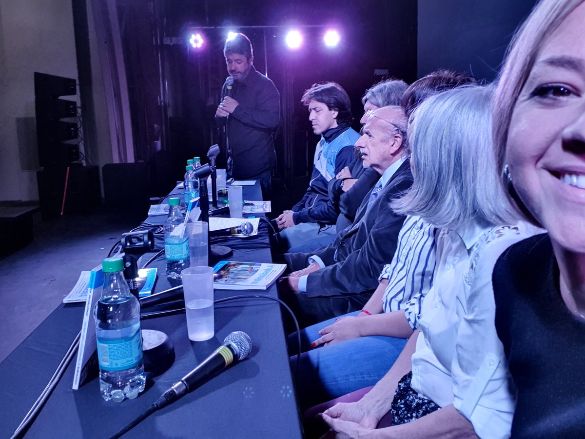 Pisamos la sala Borges después de <a href="/CFKArgentina/">Cristina Kirchner</a> y presentamos el libro de cultura <a href="/afa/">AFA</a> sobre el crecimiento del #FutboFemenino en nuestro País. Ahora a Desalambrar, la cabeza y el corazón ❤⚽️
¡Gracias por esto! ✊