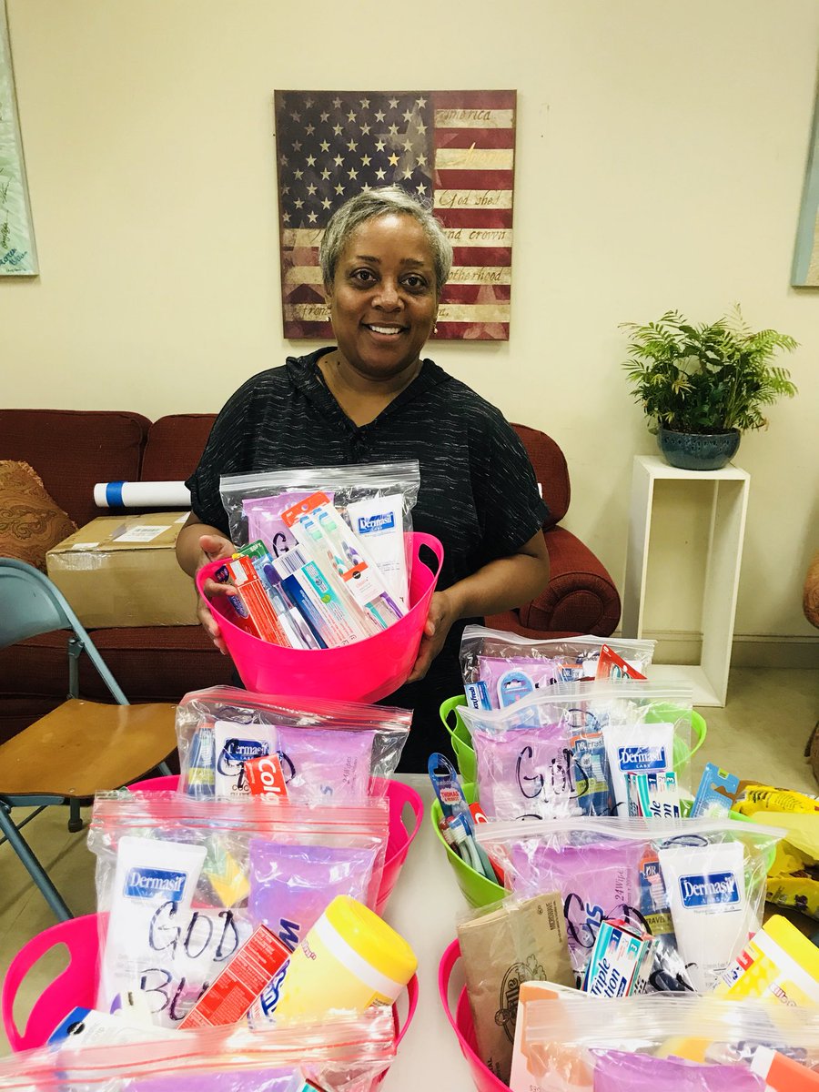 KatyKingTheArt's tweet photo. Our students created Motherβs Day Baskets for the moms at Phoenix Pass. There is nothing better than teaching our young ones about the importance of giving back to our community. #RCPSWorldClass #RCPSGoodNews #phoenixPass @genraydavis @S_Stanton1023 https://t.co/s51XZjbDgj