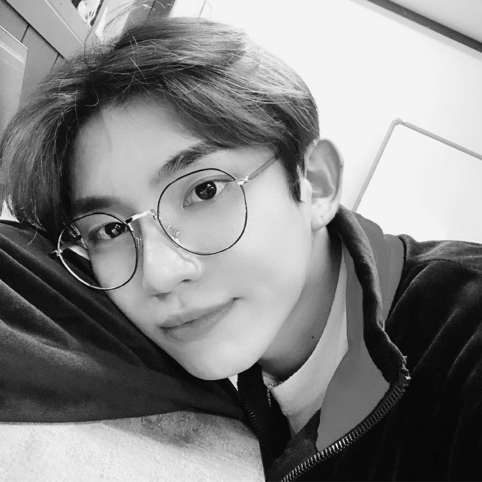 MarvinOrbit's tweet photo. I was very nervous because I never take pictures and never upload them
But I decided to participate in this last #OnlyUSelcaDay (at least with an old photo) as a token of my love and gratitude to 14U๐๐
#14UAndOnlyUForever #์ํฌ์ #14U https://t.co/TBcNCm1Enf