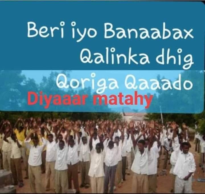 Qarqar2's tweet photo. Baraha Bulshada Ayaa Ardeyda laga baajiyay Imtixaanka #shaahidaga ee dugsiga sare in ay abaabulayaan Bananbax ka dhan ah imtixaanki la Bajiyay.
#maxay_kula_tahay Ra iga Ardayda #Somaliyeed https://t.co/eW4wFWHYCm