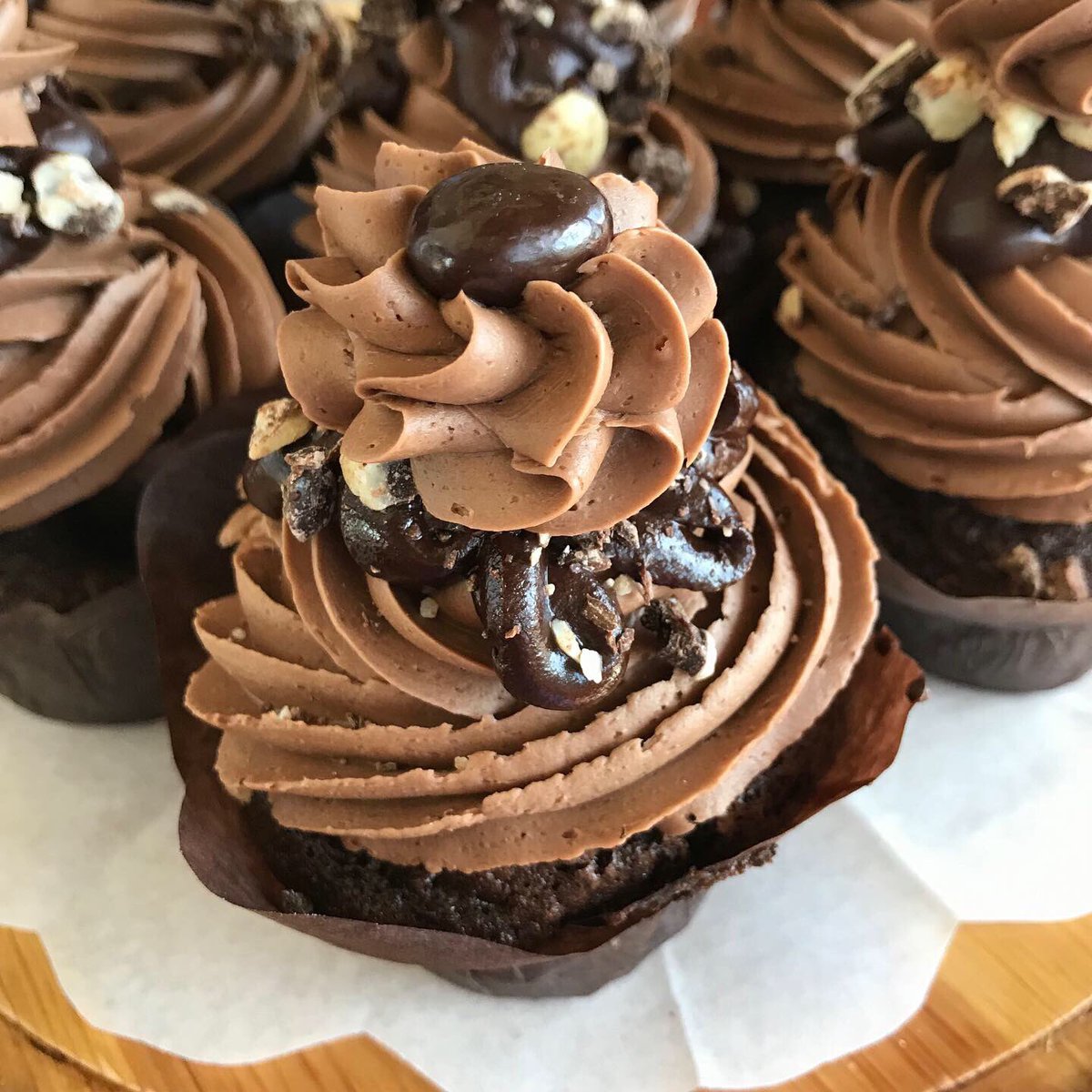 SBCoffeehouse's tweet photo. Espresso Crunch Cupcakes topped with our signature chocolate covered espresso bean. #BrewBakes https://t.co/IHRHcgbxfl