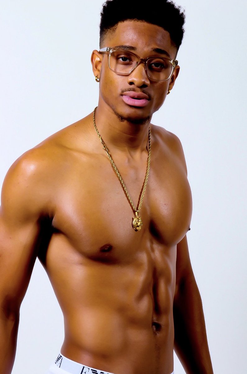 Alazon_'s tweet photo. Glasses or no glasses 👓🧐?
•👓
Photographer: @swaggadigitalmag
•👓
#Alazon3 #alazon #glasses #glassesmodel #underwearmodel #sexyblackmen #photoshoot #fashionnova #fashionnovamen #upcomingmodels #publishedmodels #california #chocolatemen #modelsneeded #models #magazinemodel https://t.co/dMBpYEz7Te