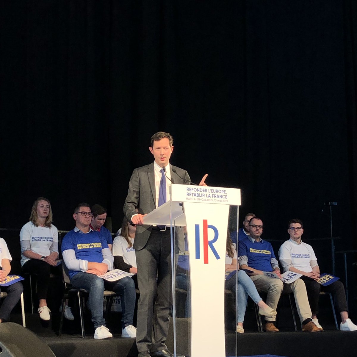lesRepublicains's tweet photo. .@fxbellamy : « L’Europe, c’est ce qui nous lie : un héritage, une culture, une civilisation. L’Europe, c’est évidemment aussi la tradition chrétienne. On a voulu nous faire croire que nommer nos racines était une honte. Assumons ce commun, assumons ce qui nous lie. » #LRMarck https://t.co/tqiBsZwlOm