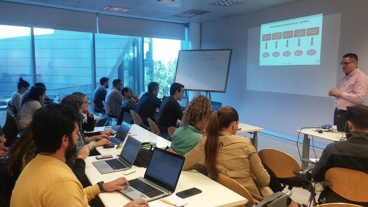 testingUY's tweet photo. Seguimos junto a Emiliano Gramajo aprendiendo sobre "Técnicas de Diseño de Pruebas de Caja Negra" en #testinguy 2019! #testcases #BlackBoxTesting #BlackBoxSoftwareTesting #ManualTesting #softwaretesting #testing #testingconference https://t.co/gfEZGHE3Mg