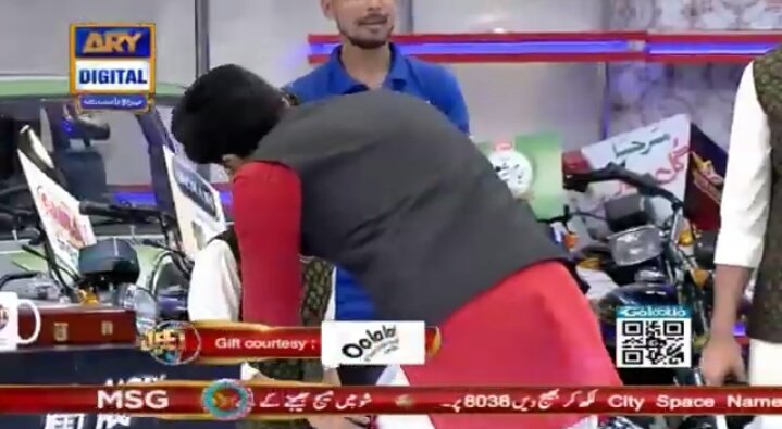 XwaqtkibatienX's tweet photo. I can Understand How Proud a Father @iqrarulhassan can feel when his Son #Pehlaaj is Honoured and Loved by everyone in a very little age❤
The smile and shine in the Eyes of #Pehlaaj is precious than Any other thing for his Father @iqrarulhassan 
Stay Blessed Pajuu 💋💋
#JeetoPak https://t.co/I4yGzFTlWD
