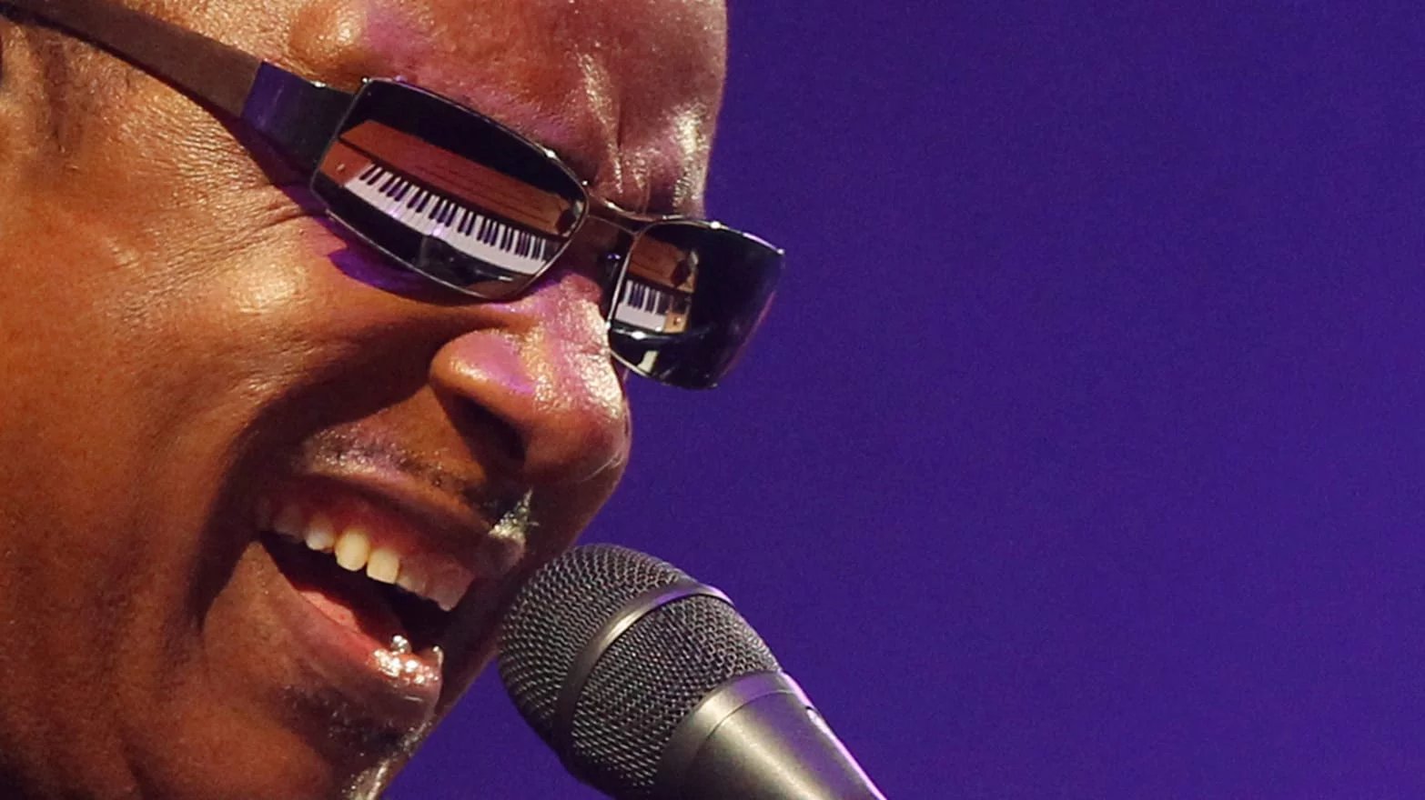  You can\t base your life on other people\s expectations. Happy birthday to the ever-brilliant Stevie Wonder 
