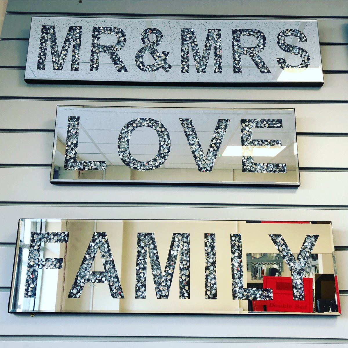A2BBeds's tweet photo. 💎Lovely New Wall Art In Store💎
Top to Bottom: £45, £35, £40
#sunderland #Newcastle #Mirror #furniture #new #homeideas #a2bbeds #sale #freedelivery #wallart #art #crushedglass #northeast #middlesborough https://t.co/OnqfTxVjr4