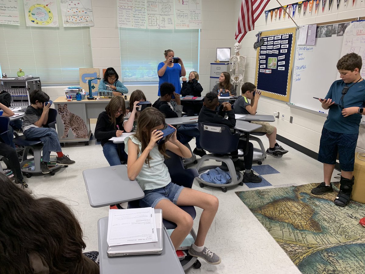 MrDboykin's tweet photo. Got to observe a couple of students lead #googleexpedition for their #geniushour project about planets where they made their own website @MVESbobcats @cottersclass https://t.co/kuq2HAkGBP