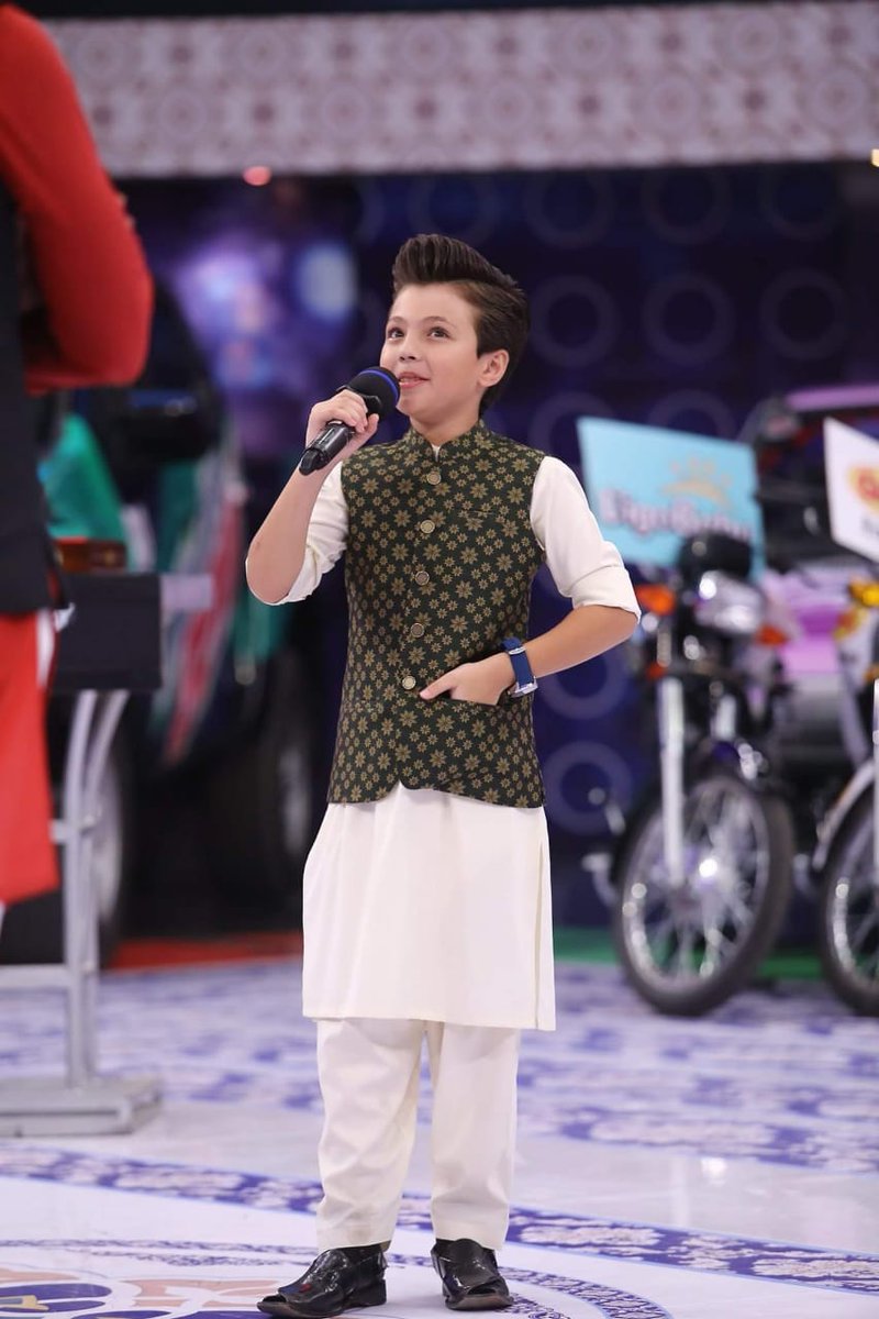 XwaqtkibatienX's tweet photo. I can Understand How Proud a Father @iqrarulhassan can feel when his Son #Pehlaaj is Honoured and Loved by everyone in a very little age❤
The smile and shine in the Eyes of #Pehlaaj is precious than Any other thing for his Father @iqrarulhassan 
Stay Blessed Pajuu 💋💋
#JeetoPak https://t.co/I4yGzFTlWD