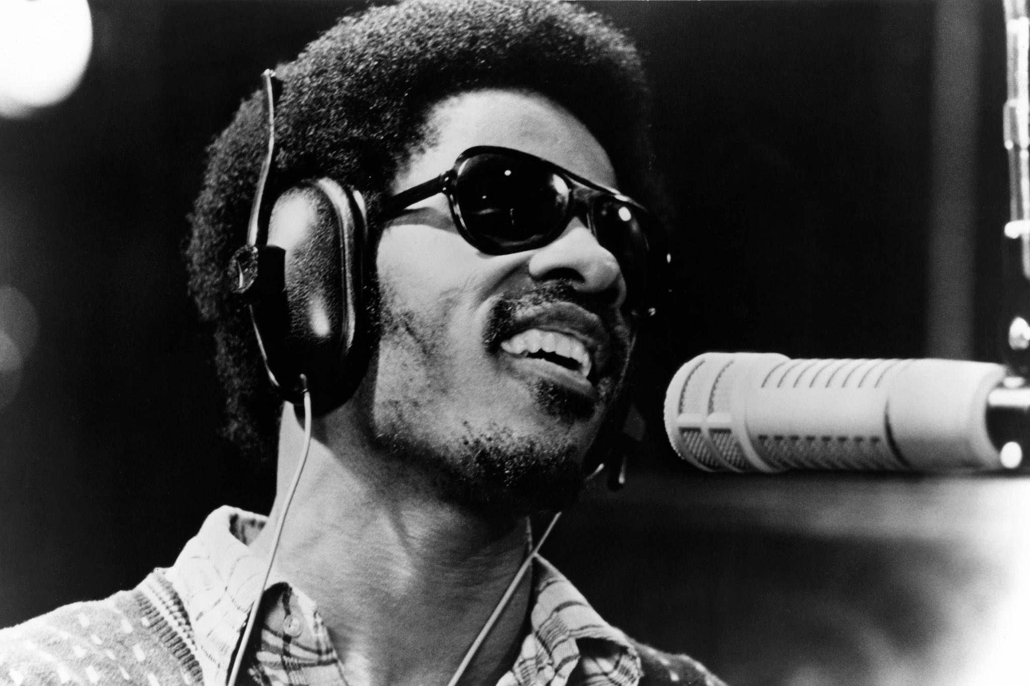 Happy Birthday to Stevie Wonder, one of the greatest to ever do it. 