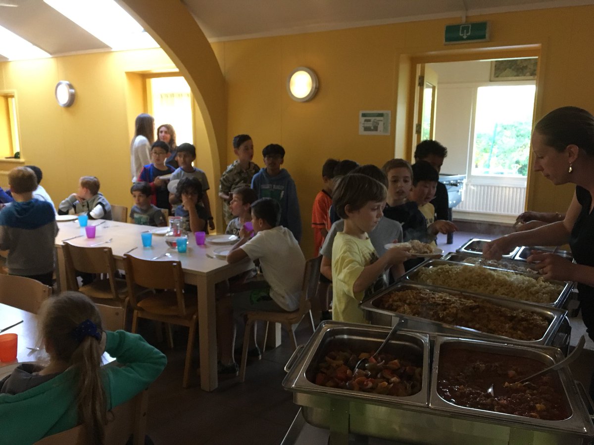 BSNJSL's tweet photo. Even dinner seemed to go very well - seconds & even thirds were had by some!
#BSNTRIPS #BSNJSL #Drenthe19 https://t.co/pmgwFU6SJ3