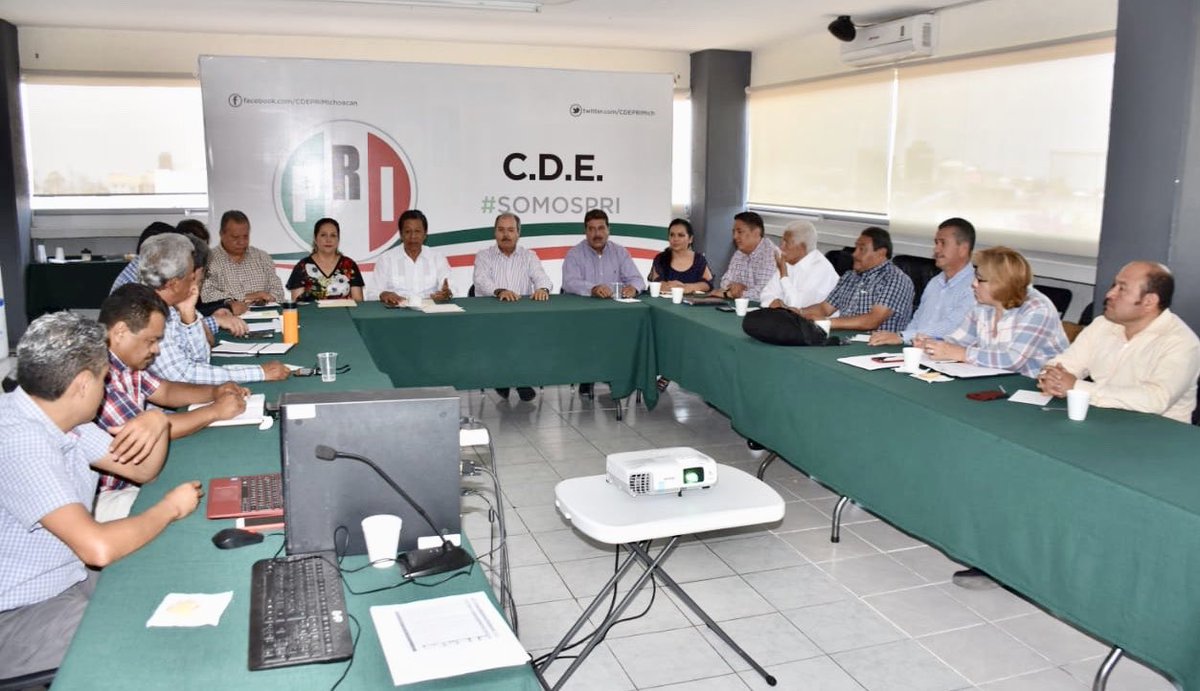 CDEPRIMICH's tweet photo. En el PRI Michoacán seguimos trabajando, hoy en Reunión de trabajo con Delegados Políticos encabezada por el presidente Lic. @VictorSilvaMich, el Secretario de Organización, @Antonio_GuCa se analizaron temas. https://t.co/lAa2aKwcm6