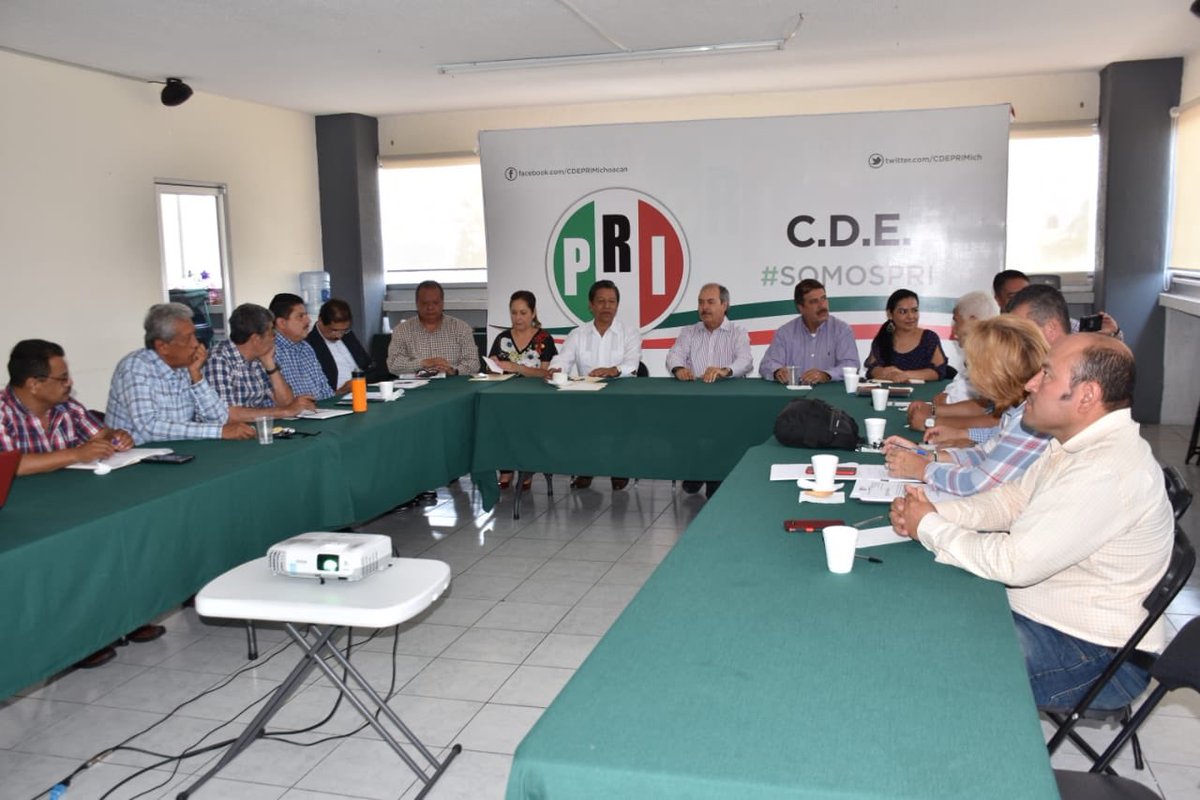 CDEPRIMICH's tweet photo. En el PRI Michoacán seguimos trabajando, hoy en Reunión de trabajo con Delegados Políticos encabezada por el presidente Lic. @VictorSilvaMich, el Secretario de Organización, @Antonio_GuCa se analizaron temas. https://t.co/lAa2aKwcm6