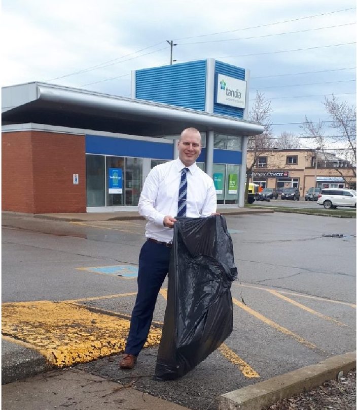 DoSomeGoodCA's tweet photo. We're impressed with @TandiaTweets's 22-minute makeover initiative! Their staff have been taking time to pick up litter around their offices. Thanks for helping our planet one bit at a time Tandia! #snapsomegood https://t.co/AJgcCwMhMA