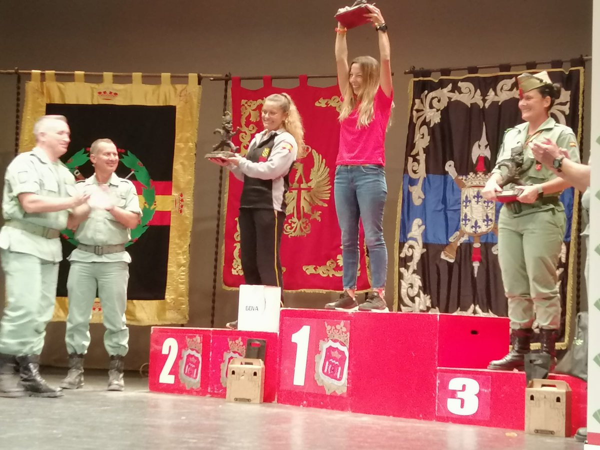 UMEgob's tweet photo. Nuestra compañera la cabo Lucy Herrera 🏃♀️#BTUME es capaz de terminar los @101Kilometros de #Ronda con una sonrisa y además hacerse con el 2° puesto en el podium de la Clasificacion General militar de Mujeres
¡¡Enhorabuena Compañera!! #CapazDeTodo https://t.co/AzJjquV2lK