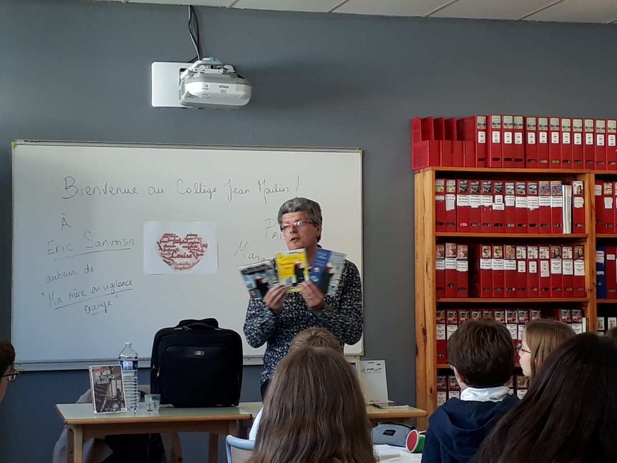 CollegeJValette's tweet photo. Élèves des collèges Jean Valette et Jean Moulin étaient réunis aujourd'hui pour rencontrer l'auteur Eric Sanvoisin, dans le cadre du Prix Marguerite Audoux des collèges. Une bien belle rencontre littéraire 📚📖📝 https://t.co/9X2pEcYiF0