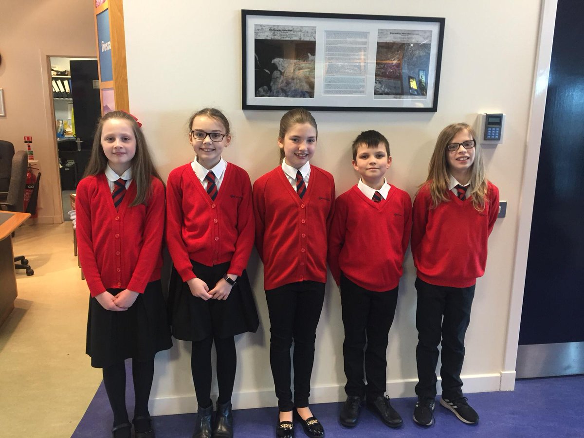 A massive well done to our P6 team who gave a fantastic performance representing Eilean Siar at the Euroquiz finals in Edinburgh today! They haven't stopped studying since their win at the Western Isles heat in March ... and relax! #SeoEileanSiar  #teamwork
