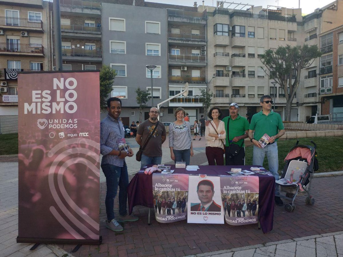 podemosalbacete's tweet photo. Estamos recorriendo los barrios de #Albacete, hablando sobre el proyecto que #UnidasPodemos26M tiene para nuestra ciudad.
Si nos ves y quieres conocernos, no dudes en acercarte 😊
#AlbaceteLoCambiasTú💜❤️💚 https://t.co/t1JoLJ5DhU