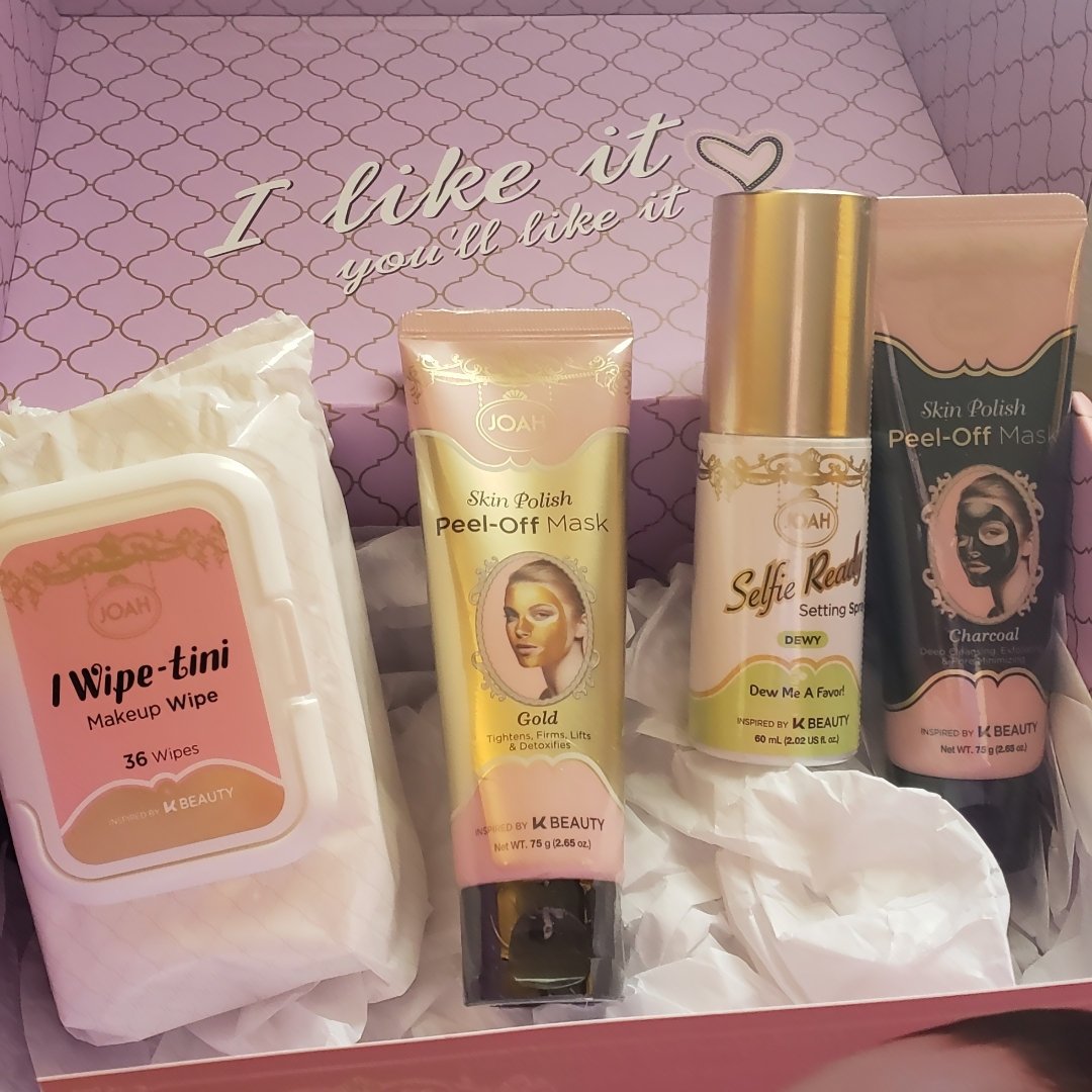 Kdhmpl's tweet photo. i am beyond excited to try my new voxbox from Joah!! so many amazing products!!! https://t.co/OS5b0JWyRI