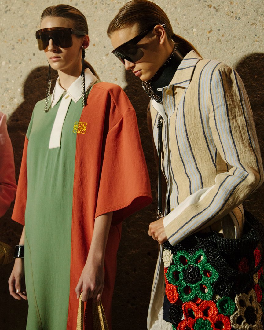 LoeweOfficial's tweet photo. Shop the runway.
#LOEWESS19 now in store and on https://t.co/V7jZ2gc8SM
#Backstage #LOEWE https://t.co/IgW52AEpG5