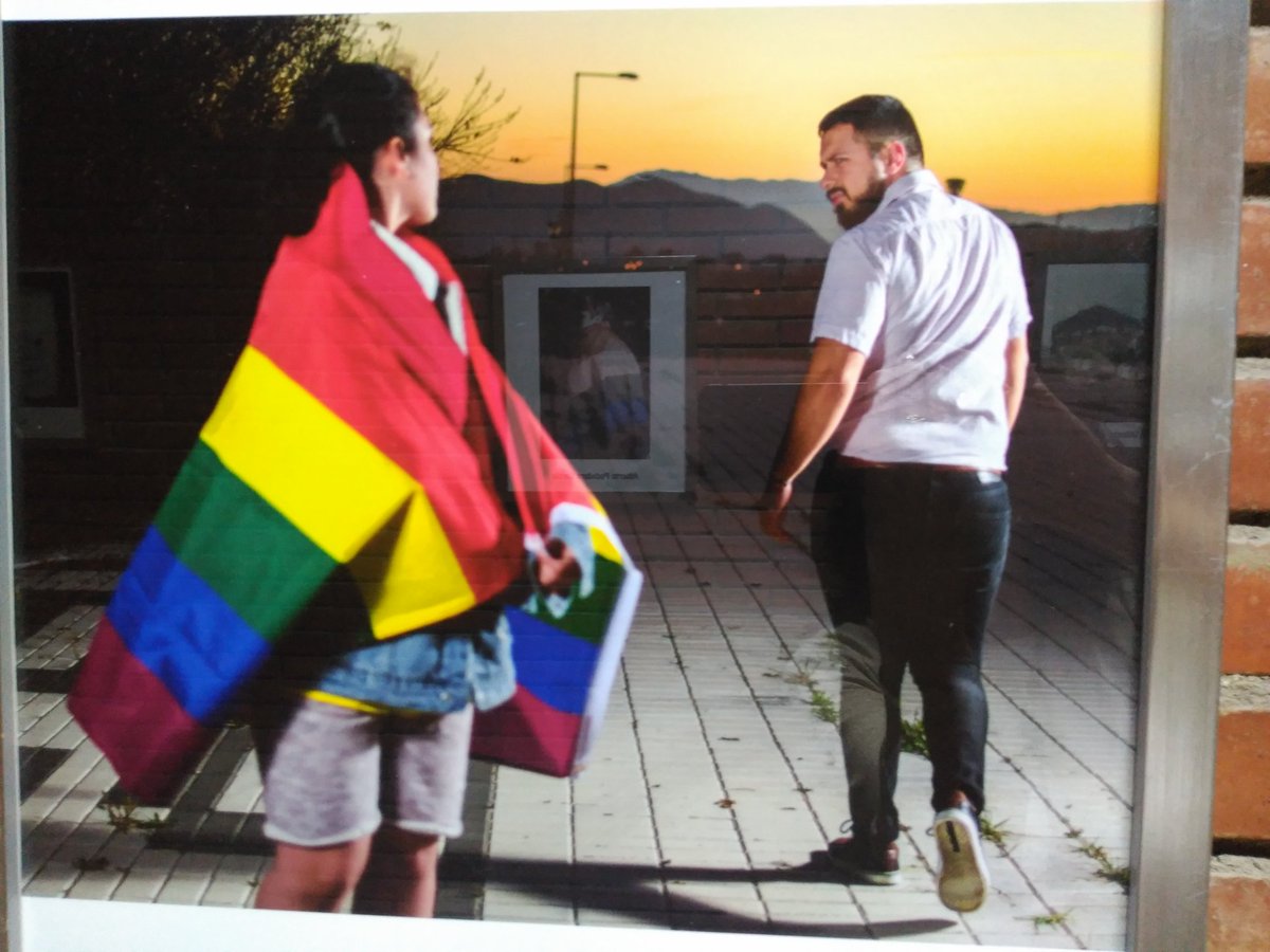 IESJesusMarin's tweet photo. #Polidiversidad 🌈Excelente trabajo fotográfico de nuestro alumnado #S15II que gana en significado con la interpretación de la autora Emily https://t.co/8LBMa2BXas