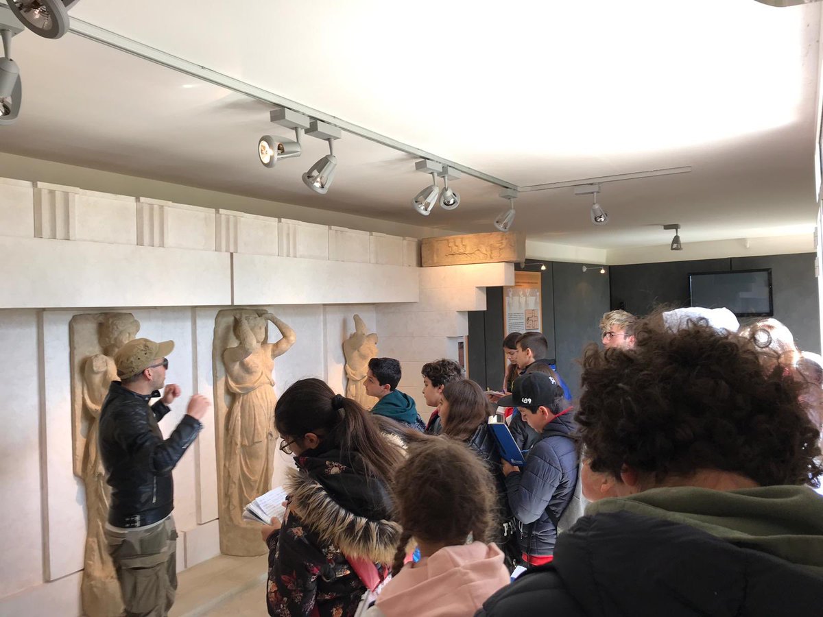 articolo9lecce's tweet photo. Grande successo per la giornata con gli studenti siciliani a #Vaste, alla scoperta dei #Messapi nel Parco dei Guerrieri e al Museo Archeologico, tra visite guidate e laboratori!
(Progetto realizzato con i fondi #culturaespettacolo della regione #Puglia).
#archeologia #lecce https://t.co/TdrZza2Re7