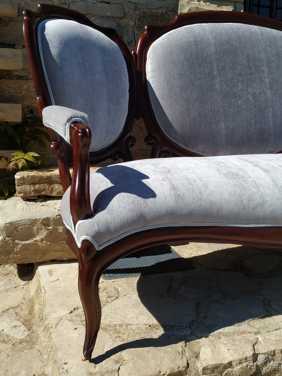 antic58BCN's tweet photo. Sofá isabelino acabado... Elegancia personificada... #restauracionmuebles
#sofaisabelino 
#furniturerestoration https://t.co/6BY8vWmRwK