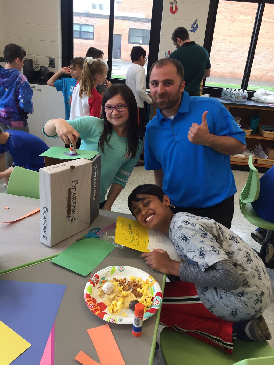 BeyondTheTank20's tweet photo. Decorating our investment boxes and celebrating our last day with some goodies!! 🍿 We had a blast with this club and are so sad to see it end. https://t.co/iXQNZDDQPL