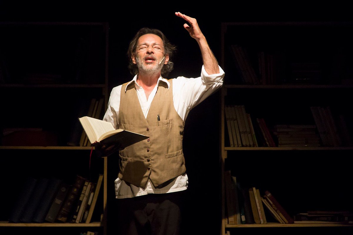 #AGENDA | #ConferenciaSobreLaLluvia regresa a <a href="/mardelplata/">Turismo Mar del Plata</a> 👉🏻 el unipersonal <a href="/conflluvia/">Conferencia sobre la lluvia</a> del escritor Juan Villoro, protagonizada y dirigida por <a href="/fabivena/">Fabian Vena</a>, acompañado por José Luis Arias 🎭
¡Imperdible!
📅 Domingo 26/05
⏰ 19:30 hs.
📍 <a href="/auditoriumrs/">Teatro Auditorium</a>
ℹ️ bit.ly/2ZUJQMx