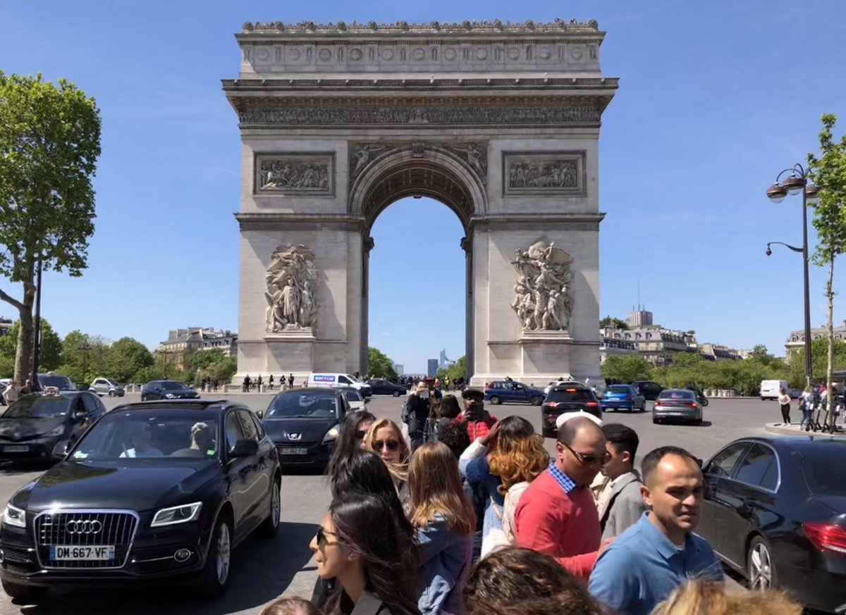 Despite many improvements big & small, including the regular  #CarFreeDays, there’s still much to do in Central  #Paris with the transformation from an everyday city for cars to an everyday city for people. Still many places where walking is uncomfortable & cars feel overwhelming.