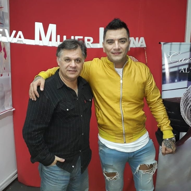 valersteinprod's tweet photo. En el estudio de @SolTVArgentina con #GastonUriel (cantante, ex grupo TRINIDAD, LEO MATTIOLI, ETC)
¡un gran amigo! https://t.co/J4uS83It4g
